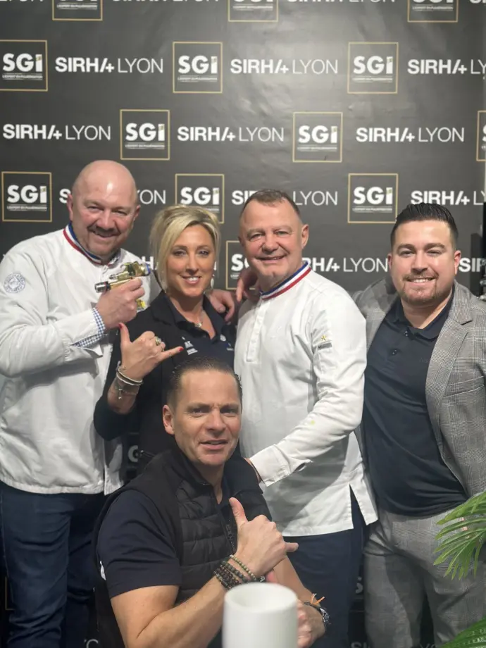 Rencontre entre l'équipe SGI Pastry et des pâtissiers au SIRHA 2025